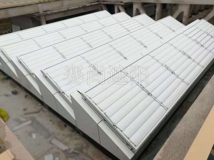 建筑玻璃頂部外遮陽活動百葉應用實景圖